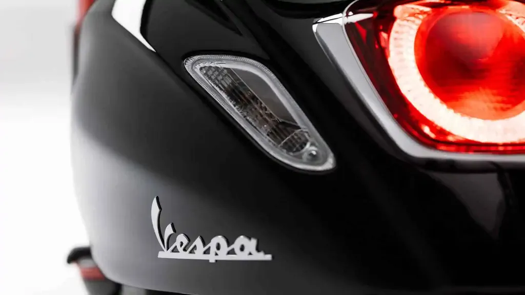 mickey-5-vespa-bkmotion.com_.webp